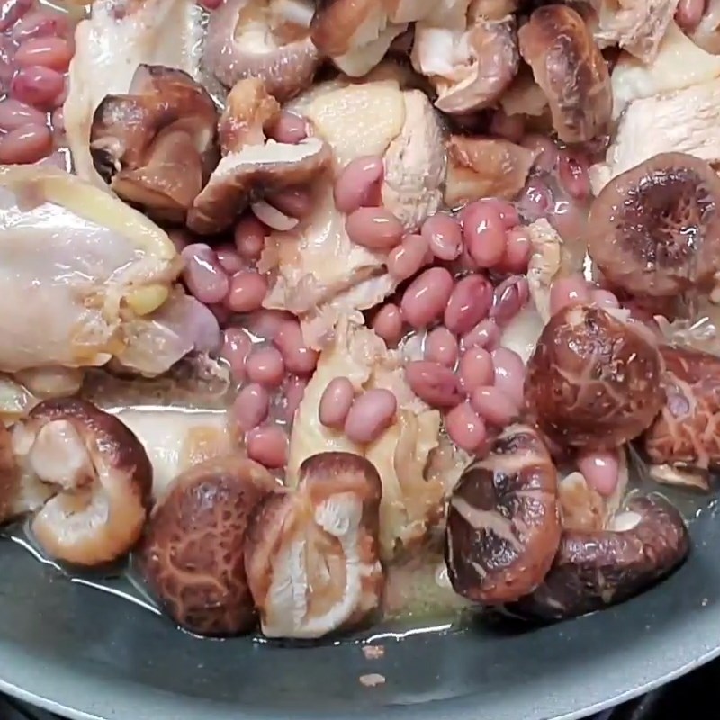 Bước 3 Hầm gà Gà hầm đậu đỏ
