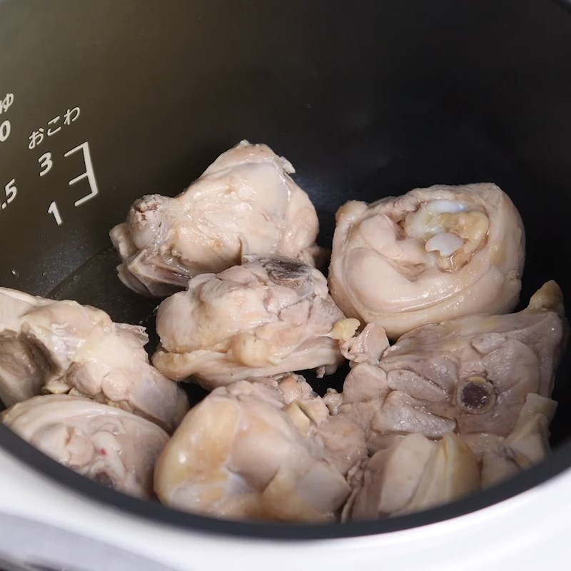 Bước 3 Hầm gà với lá ngải Gà hầm lá ngải