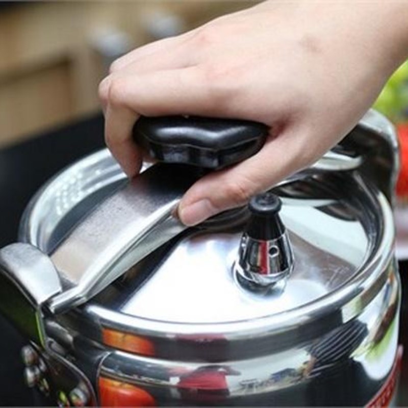 Bước 3 Hầm giò heo Giò heo hầm dưa cải chua cà pháo
