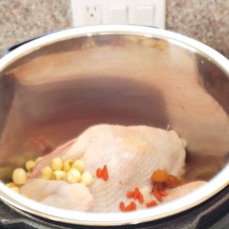 Bước 2 Hầm món ăn Canh gà hầm ngũ quả
