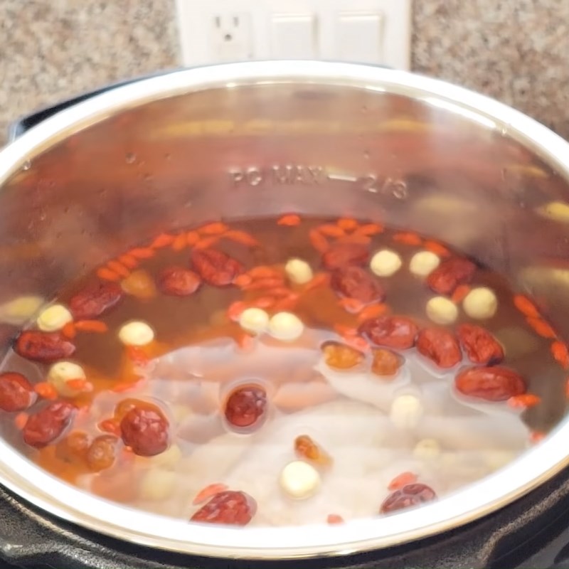 Bước 2 Hầm món ăn Canh gà hầm ngũ quả