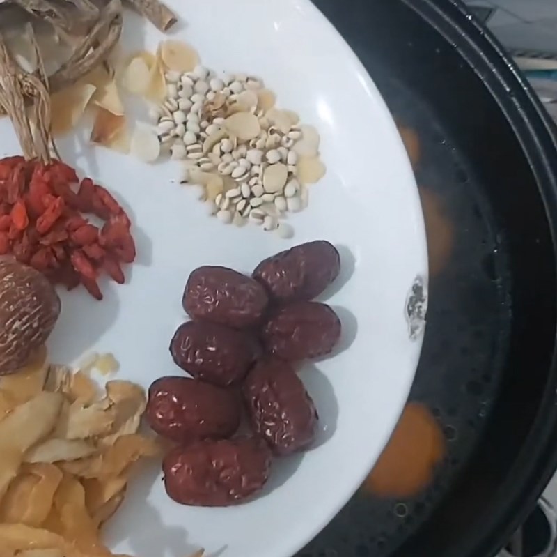 Bước 3 Hầm nước dùng thuốc bắc Bào ngư hầm thuốc bắc