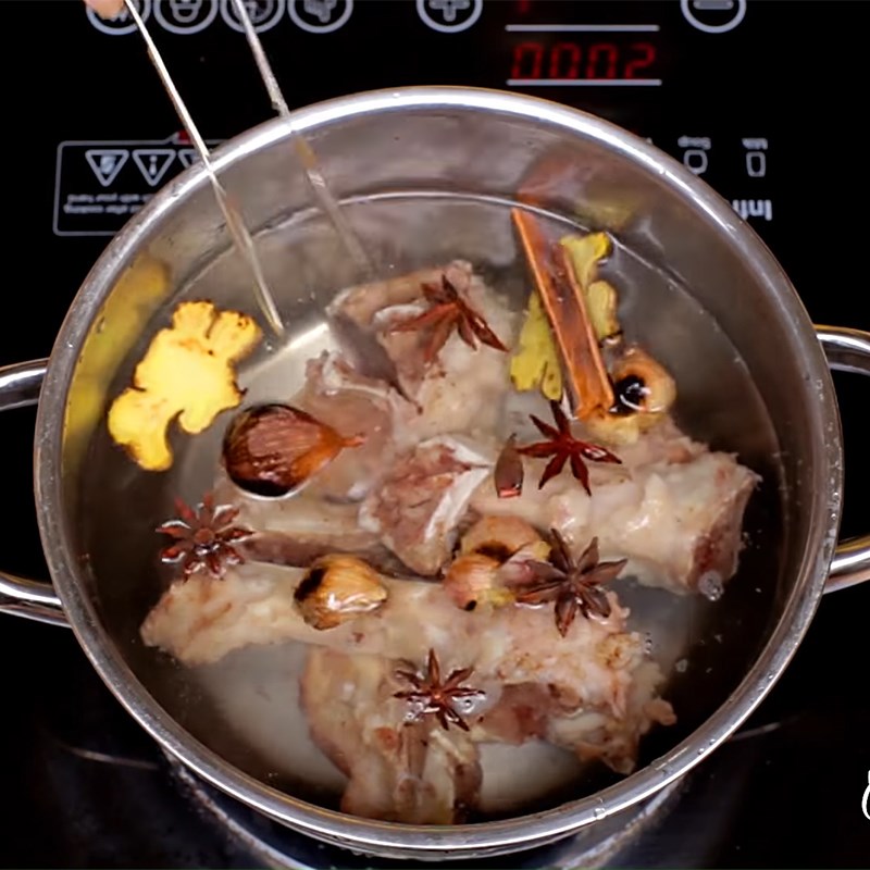 Bước 2 Hầm xương Phở bò sốt vang