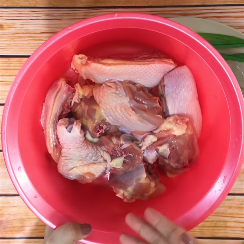 Bước 1 Sơ chế gà Gà xào nghệ