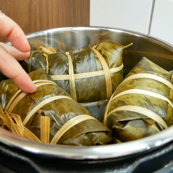 Bước 5 Hấp bánh Bánh chưng nếp cẩm nhân thịt heo