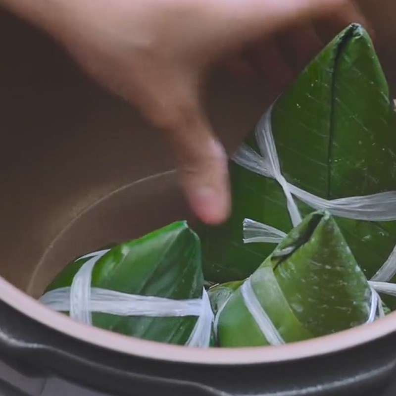 Bước 4 Luộc bánh bá trạng Bánh bá trạng (Công thức được chia sẻ từ TikTok Cách Nấu Ngon cùng Cách Nấu Ngon)
