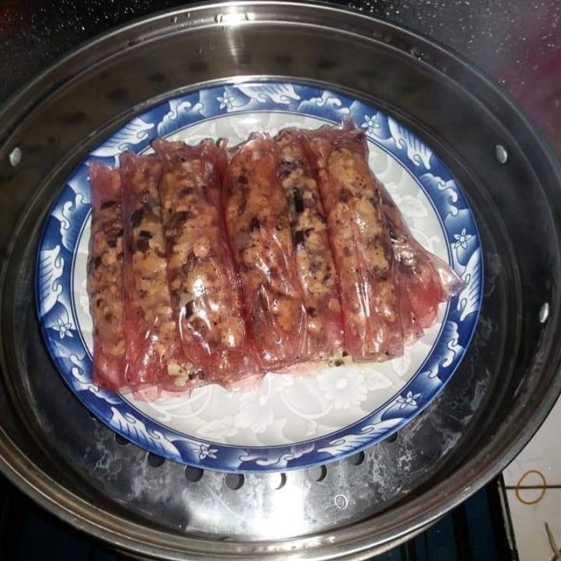 Bước 3 Hấp bánh cuốn Bánh cuốn nhân thịt bằng bánh tráng