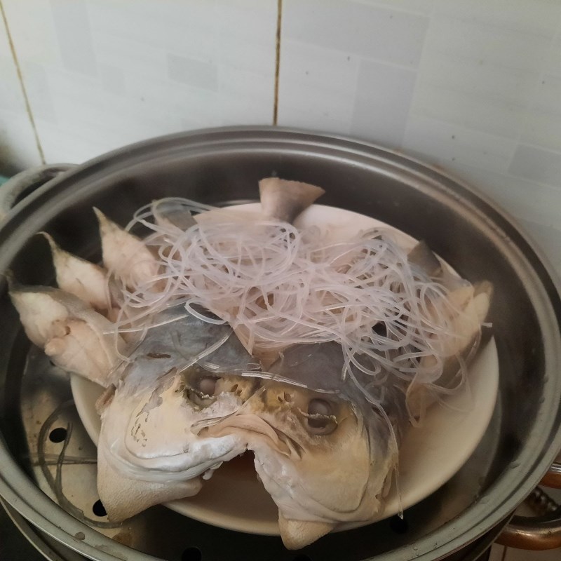 Bước 3 Hấp cá và làm sốt Cá chim trắng hấp chua ngọt