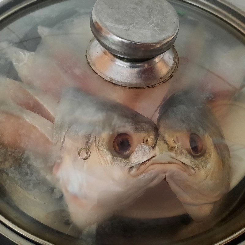 Bước 3 Hấp cá và làm sốt Cá chim trắng hấp chua ngọt