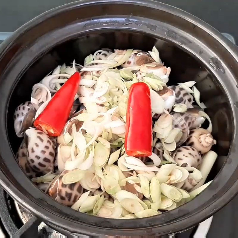 Bước 2 Hấp ốc hương với sả Ốc hương hấp sả