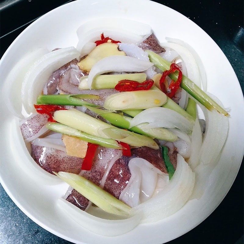 Bước 2 Hấp mực Mực hấp gừng sả
