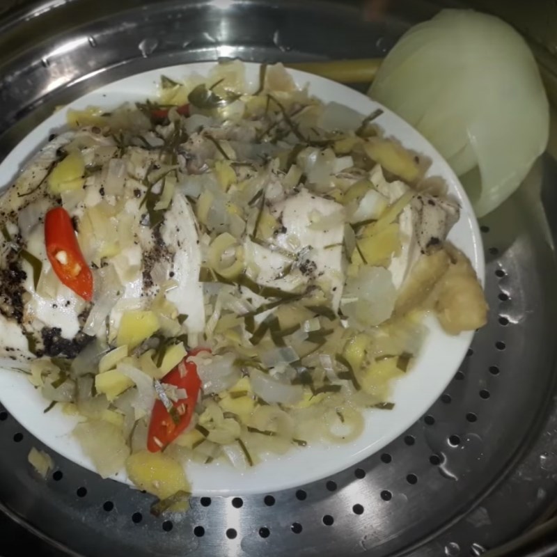 Bước 3 Hấp ức gà Ức gà hấp lá chanh
