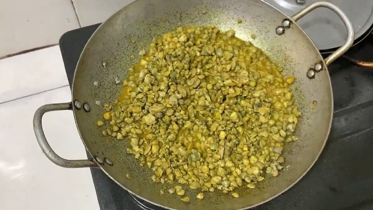 Hến xào nghệ