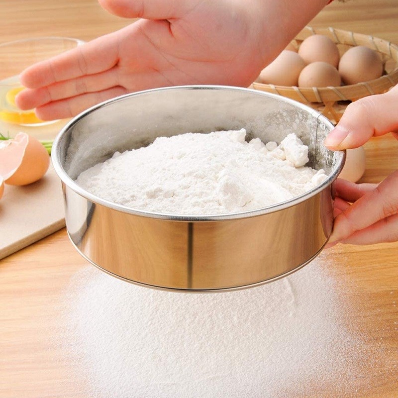 Bước 1 Trộn hỗn hợp bột Hoa hồng chiên