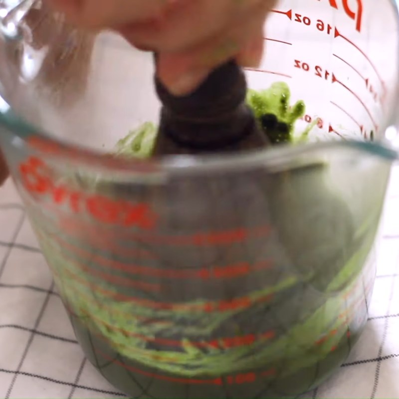 Bước 2 Hòa tan matcha Cà phê matcha - matcha espresso