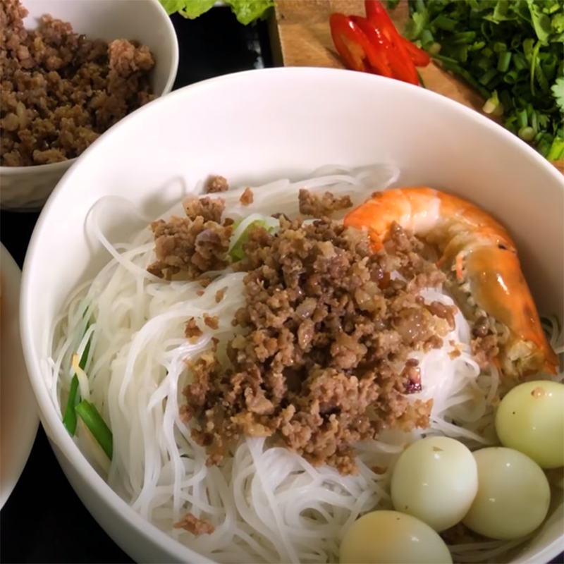Bước 7 Hoàn thành Hủ tiếu mực tôm trứng cút