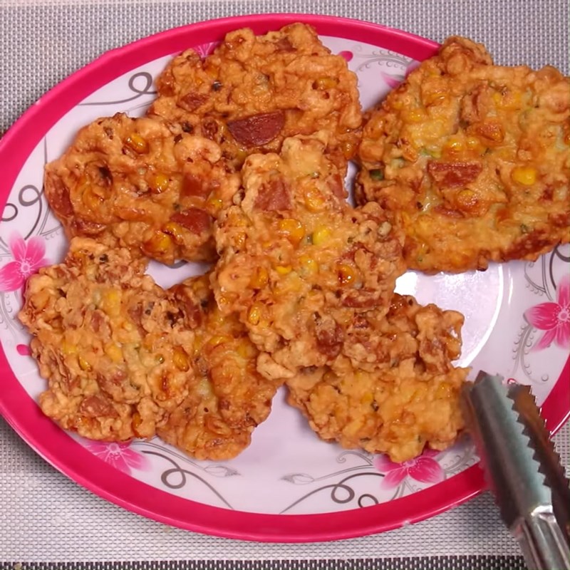 Bước 5 Hoàn thành Trứng chiên bắp (ngô) và xúc xích