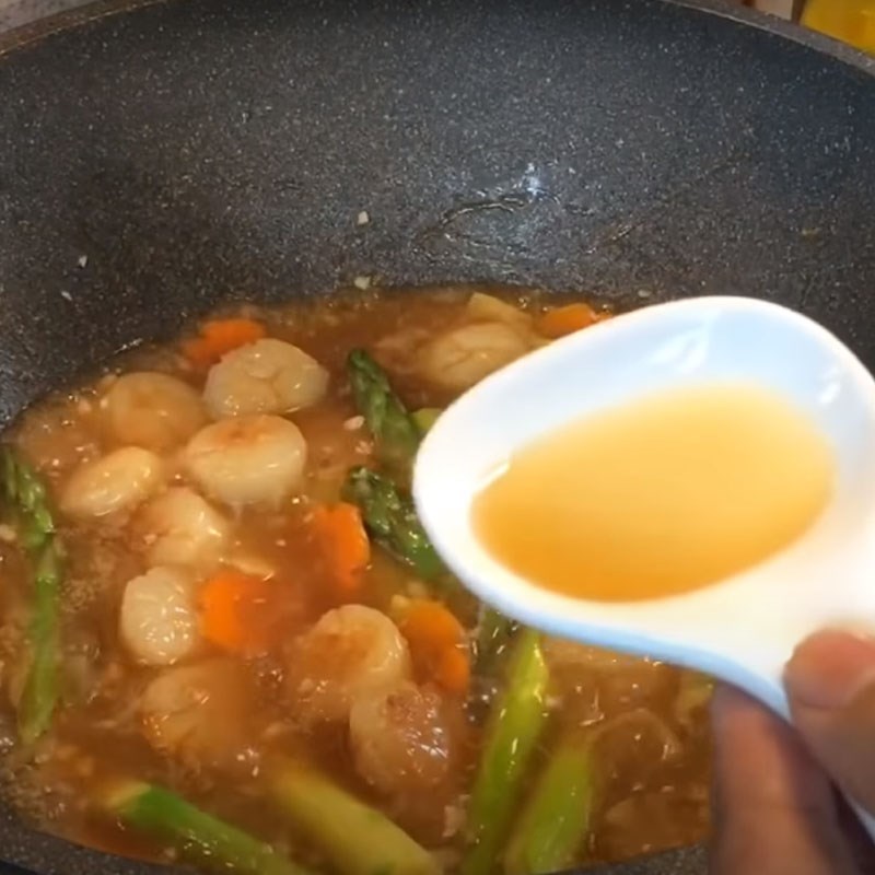 Bước 5 Hoàn thành Cồi sò điệp xào măng tây