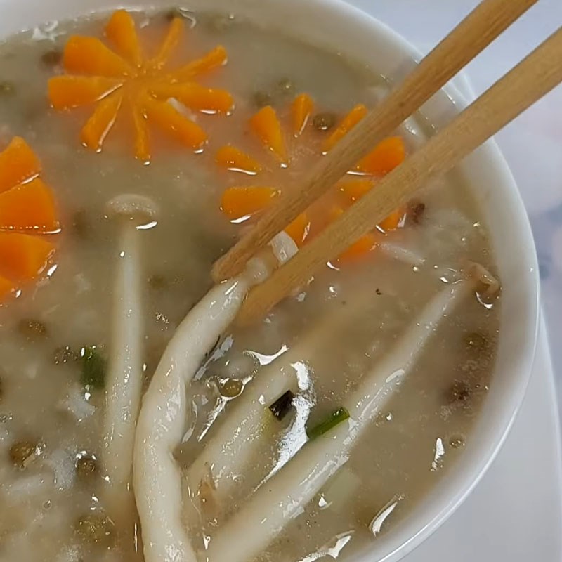Bước 4 Hoàn thành Cháo đậu xanh chay nấm