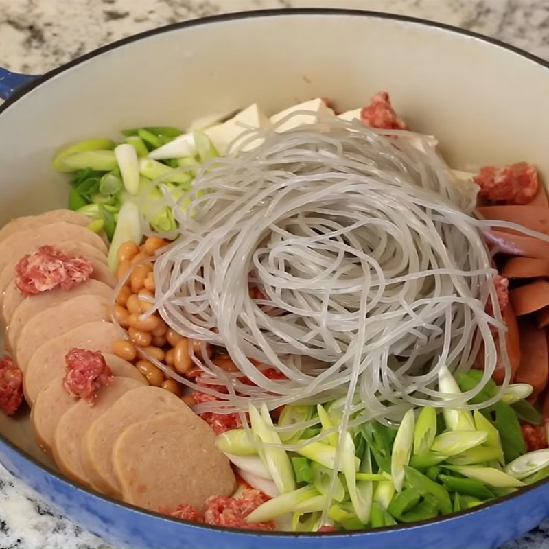 Bước 4 Hoàn thành Lẩu mì Hàn Quốc