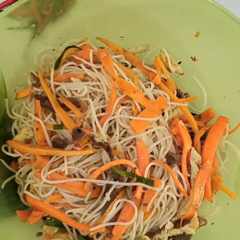 Bước 5 Hoàn thành Bún gạo xào lòng gà