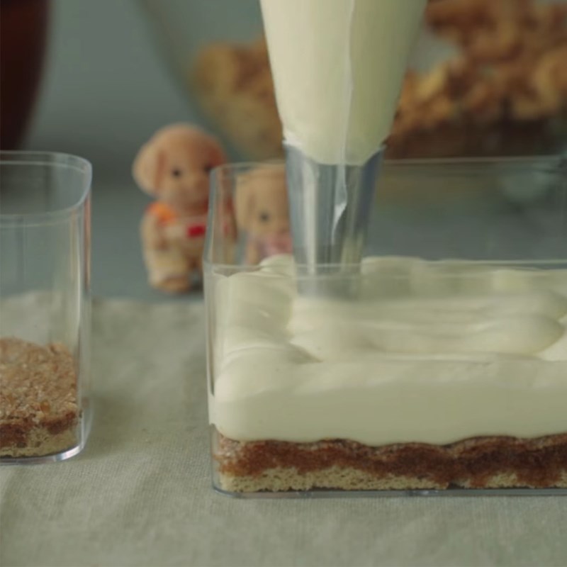 Bước 7 Hoàn thành Tiramisu kẹo đường dalgona
