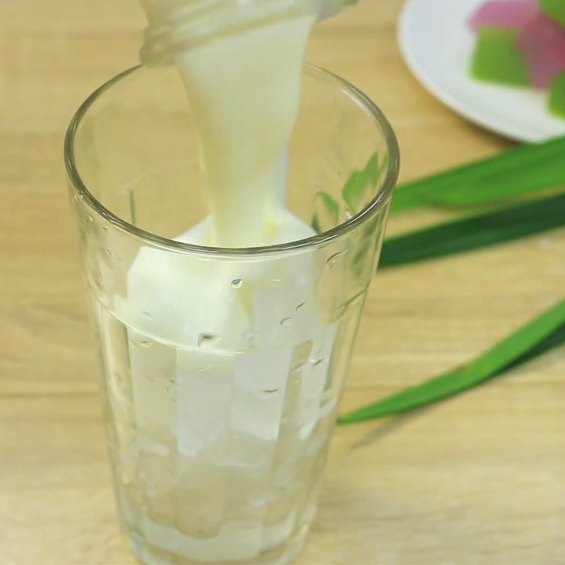 Bước 4 Hoàn thành Sữa chua thạch lá nếp lá cẩm