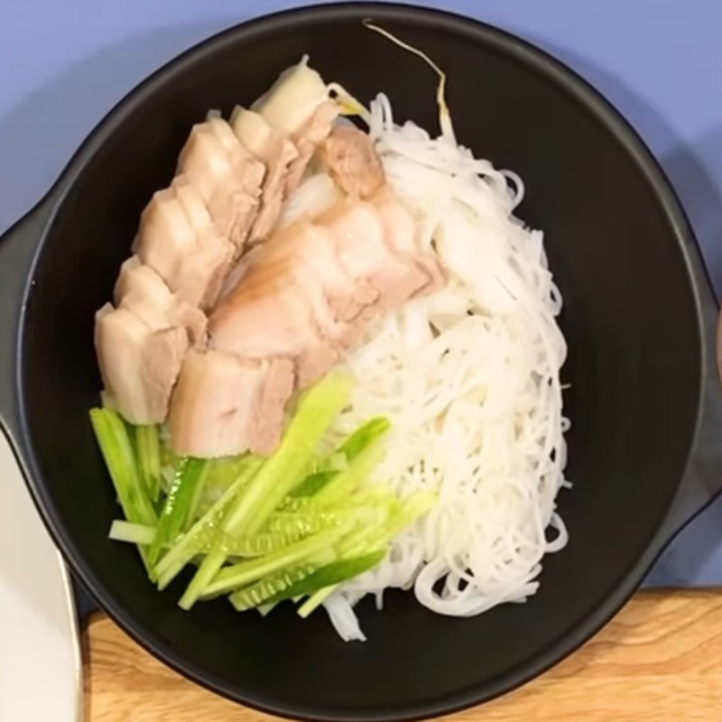Bước 4 Hoàn thành Bún mắm nêm thịt luộc