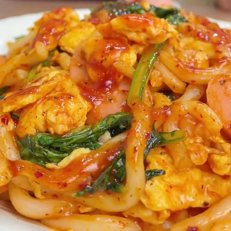 Bước 4 Hoàn thành Mì udon sốt cay (Công thức được chia sẻ từ Tiktik Cách Nấu Ngon cùng Cách Nấu Ngon)