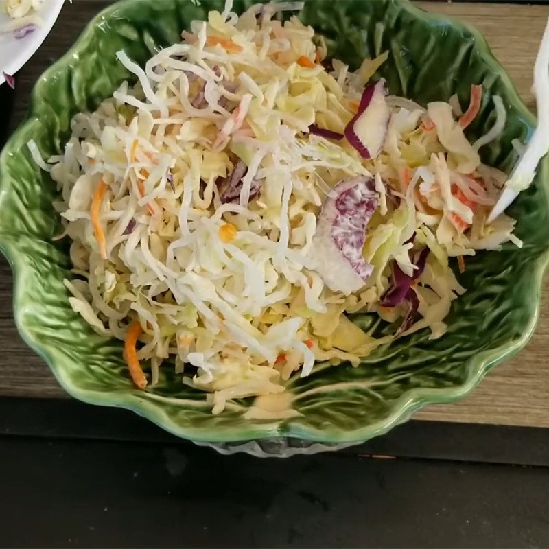 Bước 3 Hoàn thành Salad trứng cá hồi