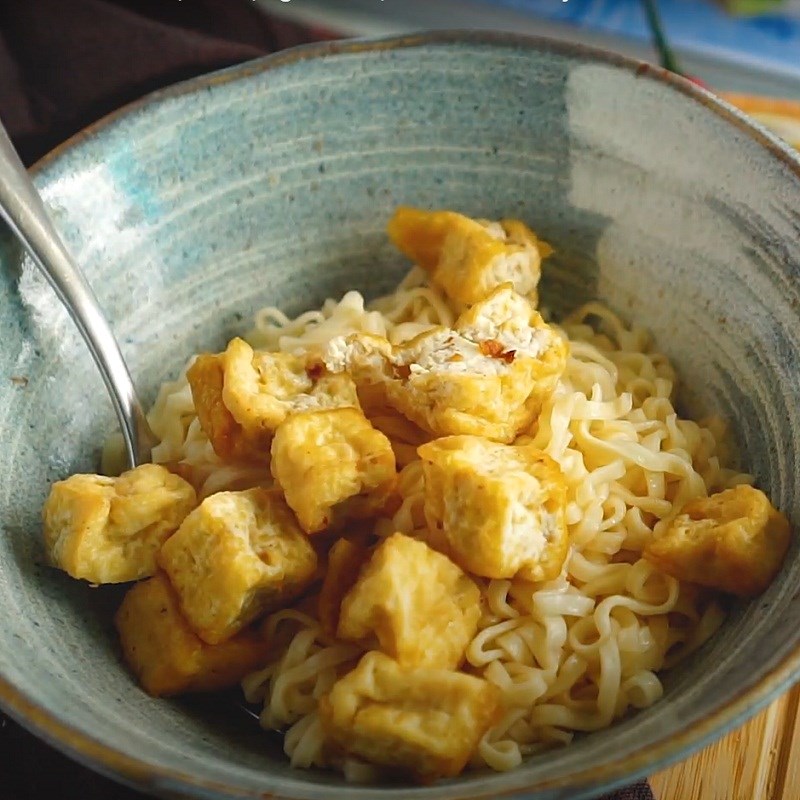 Bước 4 Hoàn thành Mì Udon sốt bơ đậu phộng