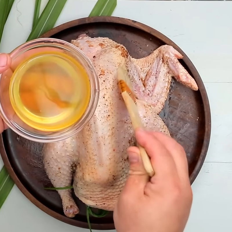 Bước 4 Hoàn thành Gà nướng nguyên con phủ tỏi mè