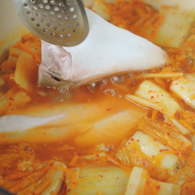 Bước 5 Hoàn thành Canh kim chi đầu cá hồi