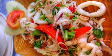 Hướng dẫn chi tiết cách làm gỏi tôm mực Thái Lan ngon tuyệt cú mèo 11 huong dan chi tiet cach che bien goi tom muc thai lan ngon het nac 760x367 1