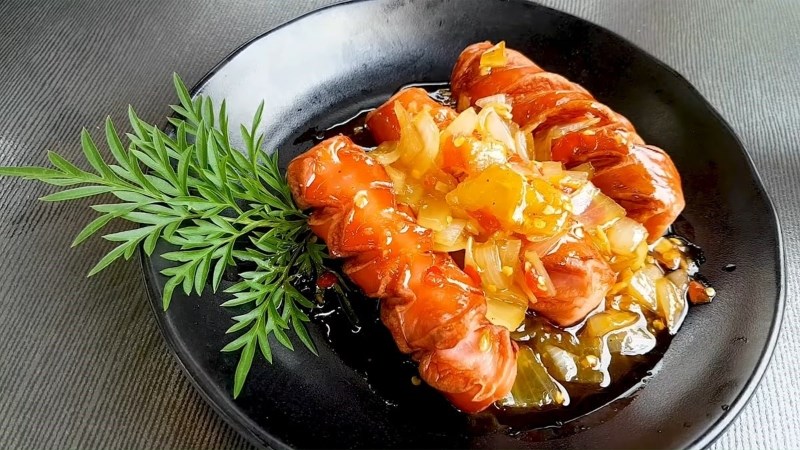Xúc xích chiên nước mắm