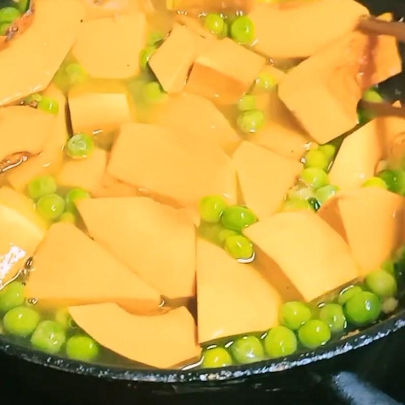 Bước 2 Kho bí đỏ Bí đỏ kho chay với đậu Hà Lan