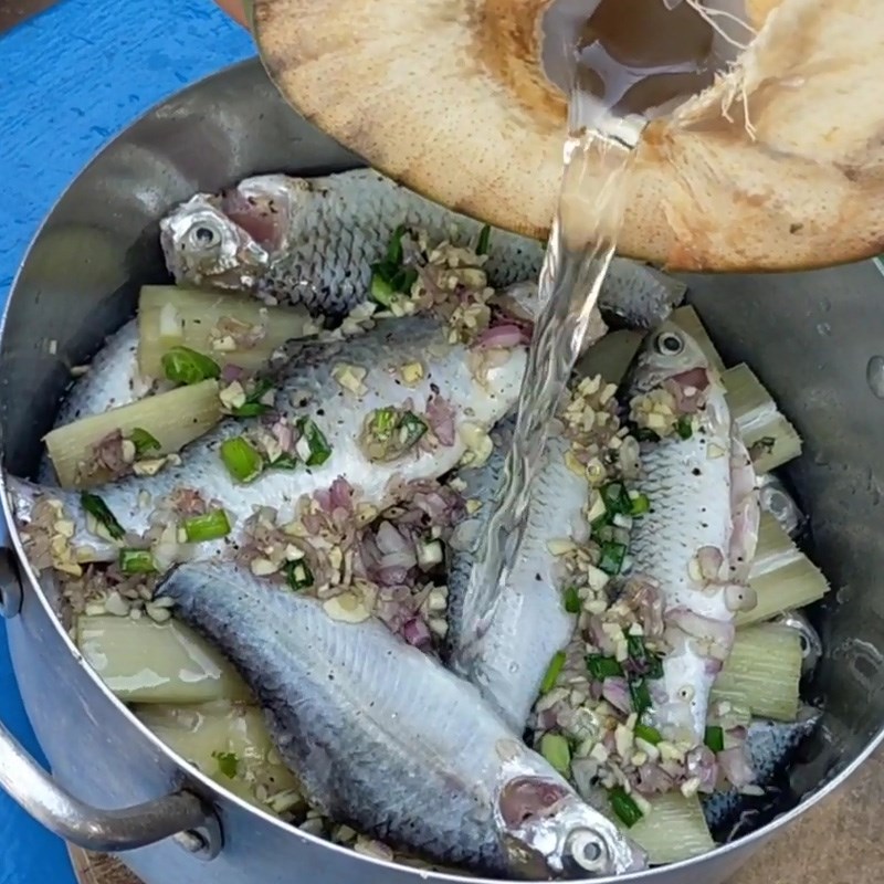 Bước 3 Kho cá Cá linh kho mía