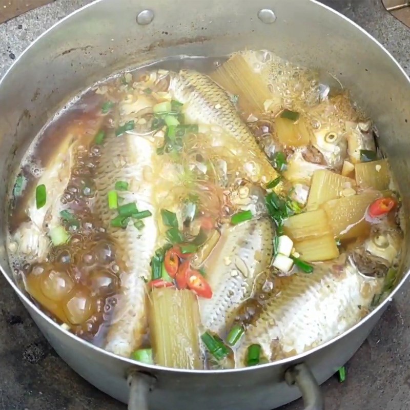 Bước 3 Kho cá Cá linh kho mía