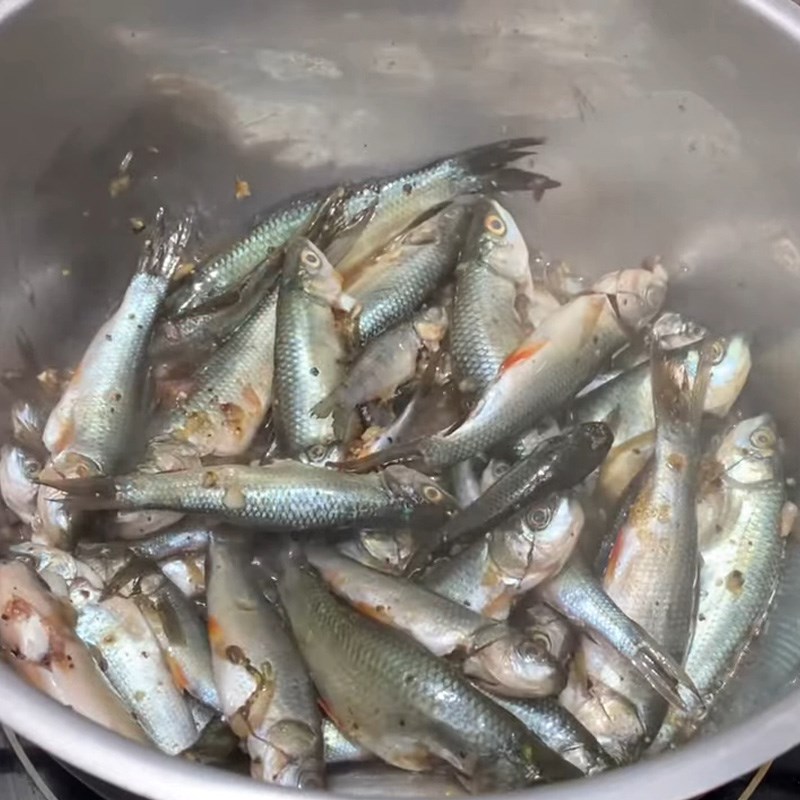 Bước 3 Kho cá Cá linh kho me