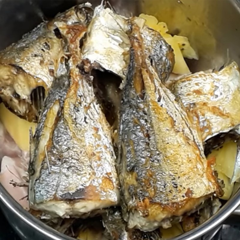 Bước 5 Kho cá Cá bạc má kho dứa (kho thơm)