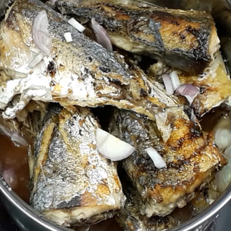 Bước 5 Kho cá Cá bạc má kho dứa (kho thơm)