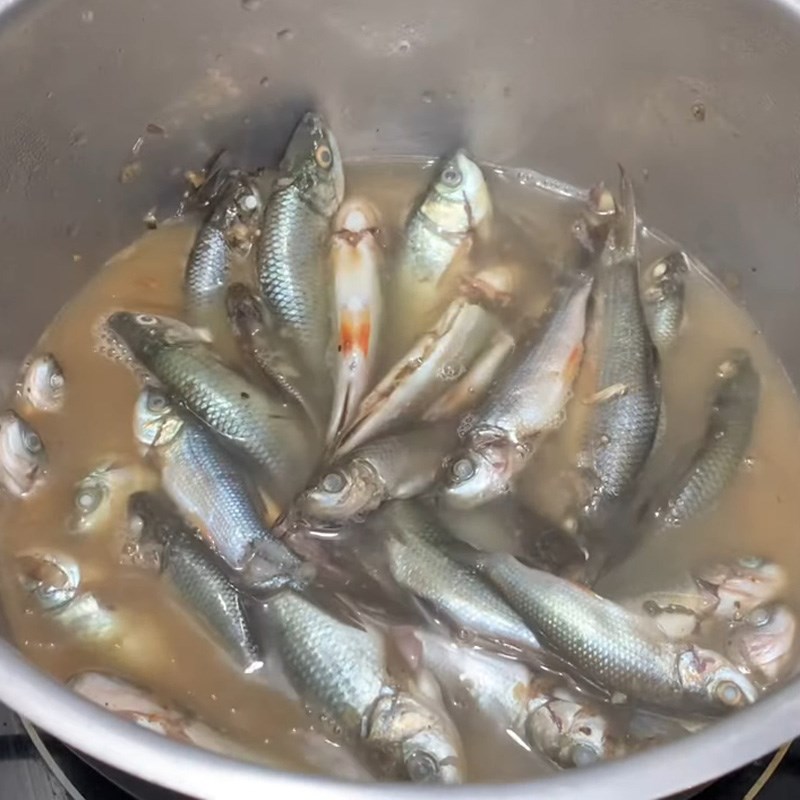 Bước 3 Kho cá Cá linh kho me