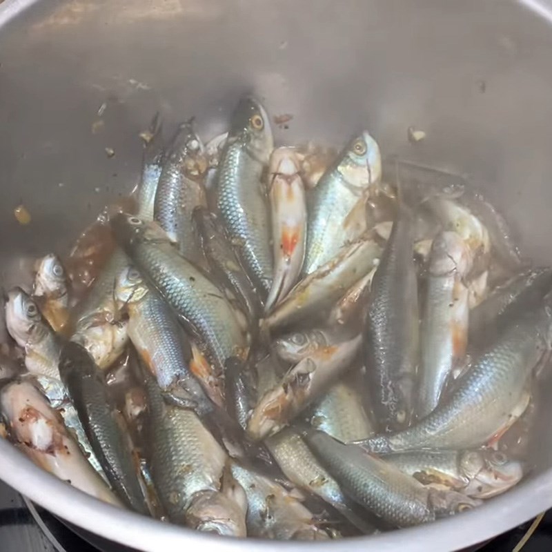 Bước 3 Kho cá Cá linh kho me