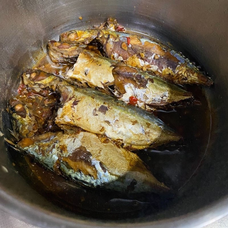 Bước 3 Kho cá Cá bạc má kho tỏi ớt