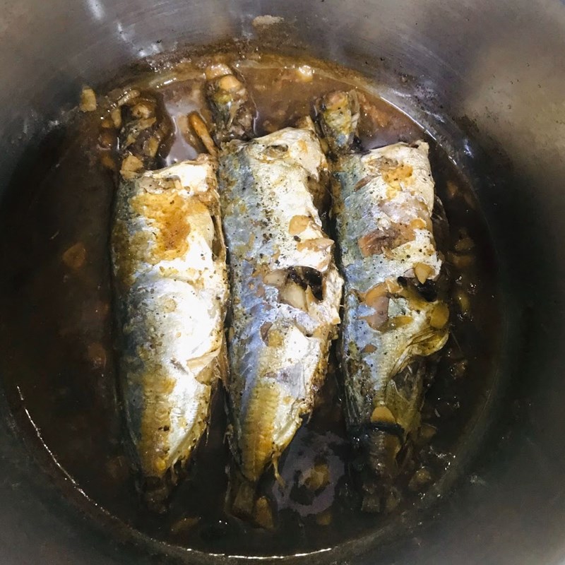 Bước 3 Kho cá Cá nục kho tiêu (công thức được chia sẻ từ người dùng)