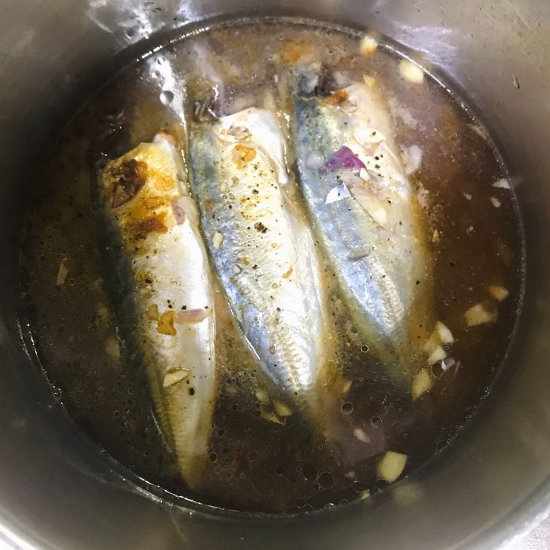 Bước 3 Kho cá Cá nục kho tiêu (công thức được chia sẻ từ người dùng)