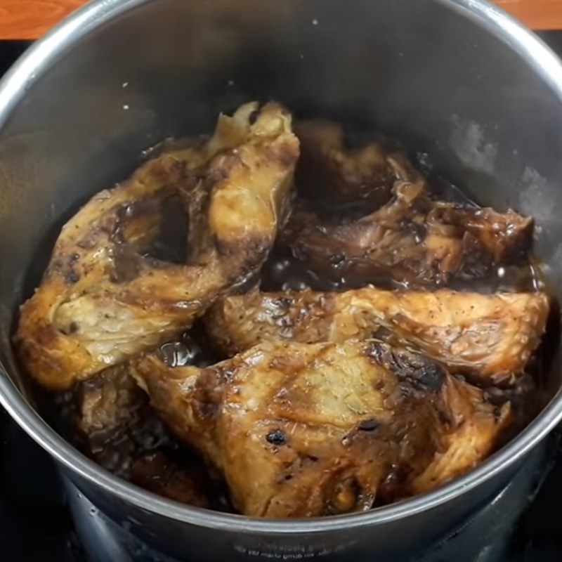 Bước 4 Kho cá diêu hồng Cá diêu hồng kho tiêu với thịt ba chỉ