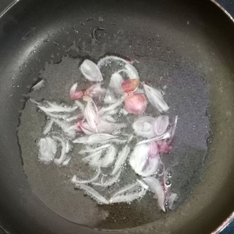 Bước 2 Kho cá hố Cách làm cá hố kho nghệ vàng ươm, thơm ngon đậm đà hấp dẫn