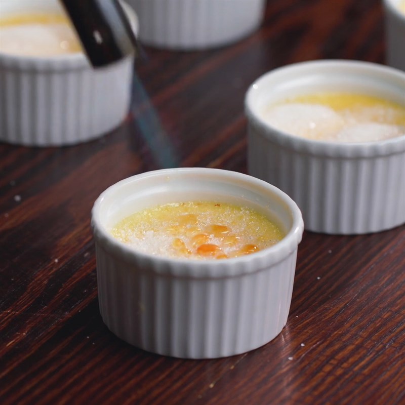 Bước 5 Khò cháy đường Cream brulee