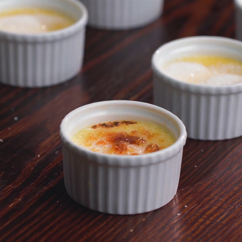 Bước 5 Khò cháy đường Cream brulee